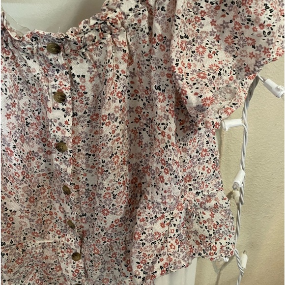 button up blouse 🌸 - Picture 3 of 3